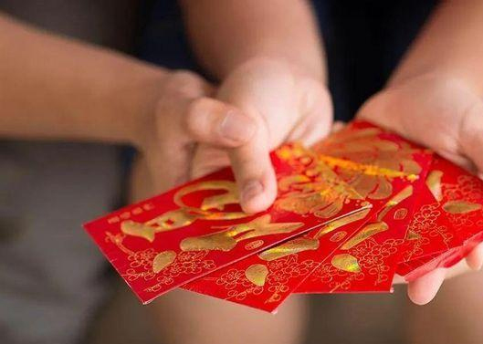 关怀员工父母，为员工父母设置关怀金制度